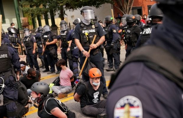 Estados Unidos. Policía reprime a manifestantes por caso de B. Taylor (fotos)