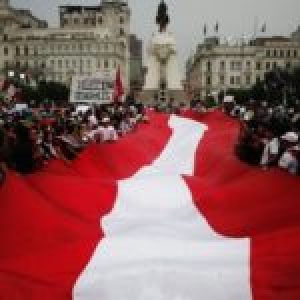 Perú. Exigen cambios en la estrategia frente a la pandemia y la crisis económica