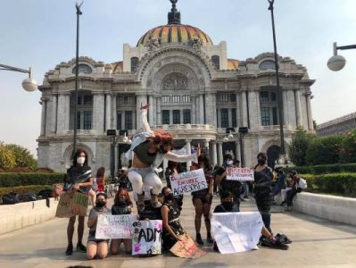México. Danzan frente a Bellas Artes contra violencia de género