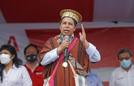Perú. Presidente contra pugnas políticas que golpean a su gobierno