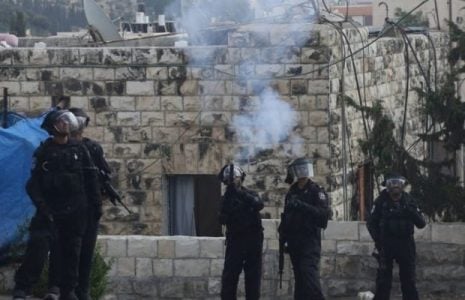 Palestina. Nuevamente, militares israelíes atacan con gases lacrimógenos una escuela