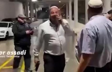 Palestina. Ministro israelí apunta con una pistola a unos guardias y llama a asesinar a los ciudadanos árabes