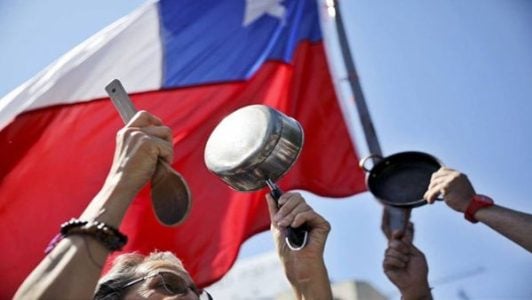 Chile. Realizan cacerolazo contra medidas de Piñera