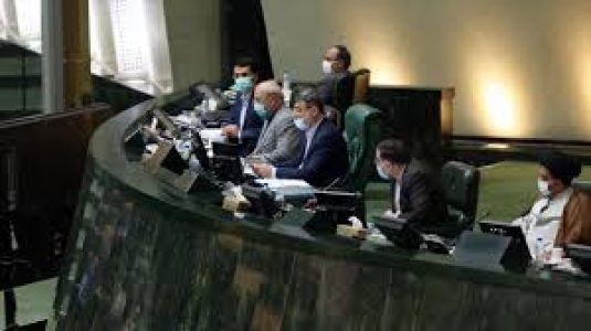 Irán. Aprueba una ley para obligar a EEUU a levantar