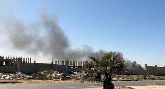 Libia: Fuertes bombardeos contra el aeropuerto Mitiga en Trípoli