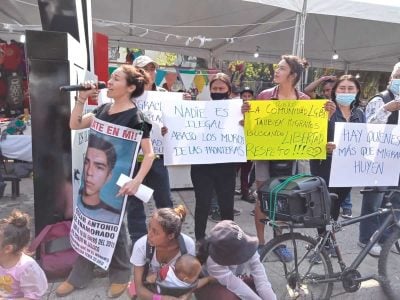 México. Colocan placa contra la «violencia letal» contra los migrantes